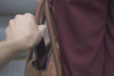 Bakı Metropolitenində telefon oğurluğu qeydə alınıb
