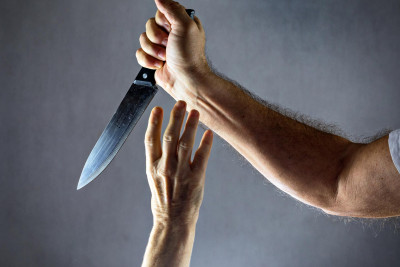 Binə qəsəbəsində 22 yaşlı gənc oğlan bıçaqlanıb