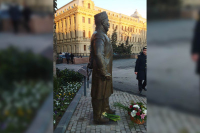 Hacı Zeynalabdin Tağıyevin heykəlini zədələyənlər saxlanılıb