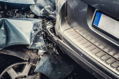 Bakıda “Opel” və “Toyota” toqquşublar