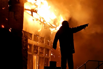 Xəzər: Binə qəsəbəsində anbar yanıb - Yenilənib