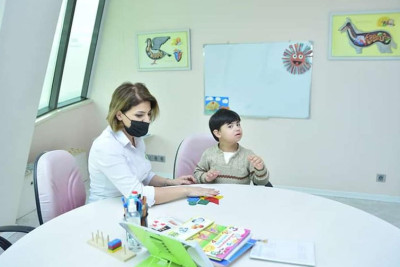 Deputat Könül Nurullayeva Reabilitasiya Mərkəzində olub
