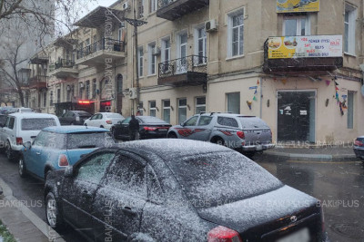 Bakıda qarlı hava ilə əlaqədar bəzi yollarda sürət həddi endirilib