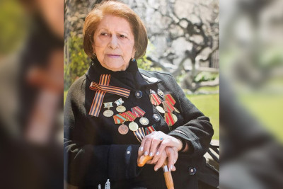 İkinci Dünya müharibəsi zamanı tibb bacısı kimi çalışan Fatma Səttarova “İstiqlal” ordeni ilə təltif edilib
