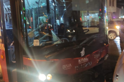 Yasamal rayonunda sərnişin atobusu avtoqəzaya düşüb