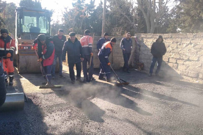 Suraxanı rayonunun daha bir küçəsində asfalt örtüyü vurulur