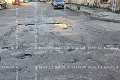 Kubinkada asfalt yolu “yeyilib”, yol pis günə düşüb