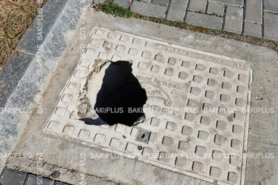 Statistika komitəsinin yaxınlığındakı parkda kanalizasiya lyuku yararsız vəziyyətdədir
