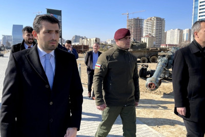 Selçuk Bayraktar Bakıda Hərbi Qənimətlər Parkında olub