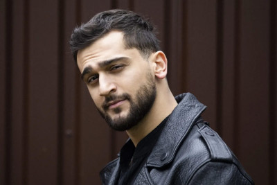 “Jony” Bakıya gəlir