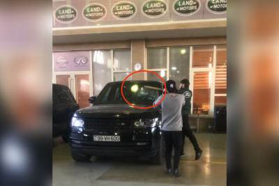 Bakıda servisin işçisi bahalı "Range Rover"in şüşəsini sındırdı