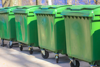 Xəzər rayonunda bir neçə bina arasında yalnız bir zibil qutusu var, o da həftədə bir dəfə təmizlənir