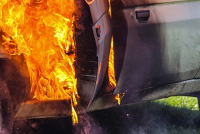 Nərimanov rayonunda avtomobil yanıb