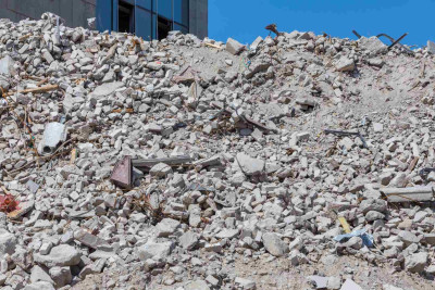 Keşlə qəsəbəsində tikilməkdə olan bina çöküb