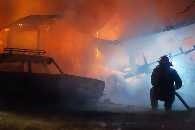 Əhmədlidə avtomobil sexi yanıb