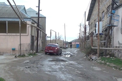 Binəqədi qəsəbəsində kanalizasiya və yol problemləri sakinləri narahat edir