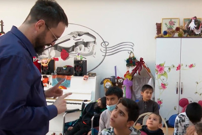 Autizm üzrə məşhur amerikalı mütəxəssis 1 saylı Uşaq Reabilitasiya Mərkəzinə dəvət olunub