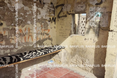 Xəzər rayonunda istifadə üçün yararsız dayanacaqlar məsələsi sakinləri narahat edir