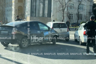 Paytaxtın bu küçəsində sıxlıq yaranıb