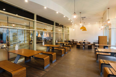 Fəvvarələr Meydanında yenilənən McDonald's restoranı açıldı