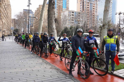 Bakıda həvəskar velosipedçilər arasında veloyürüş keçirilib