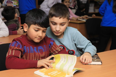 Heydər Əliyev Fondu uşaq evlərinə hədiyyələr təqdim edib