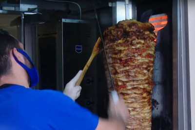 1 manatlıq dönər + ayran: ucuz dönərin qaranlıq tərəfi