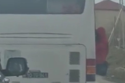 Bakıda avtobusda sərnişinlər həyatlarını təhlükəyə atıblar