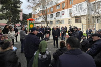 Nəsimi rayon İcra Hakimiyyətinin Başçısı sakinlərlə görüşüb