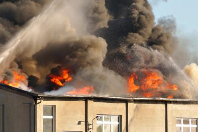 Xəzər rayonunda ev yanıb