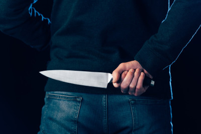 Bakıda kafe sahibi hesabı ödəməyən müştəri tərəfindən bıçaqlanıb