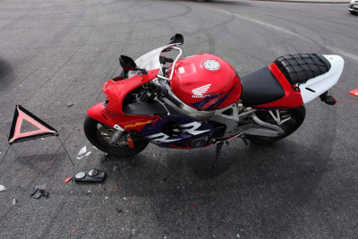 Yasamalda motosiklet gənc qızı vurub