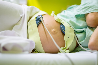 15 yaşlı ananın həkim səhlənkarlığı səbəbindən ölməsi faktı araşdırılır