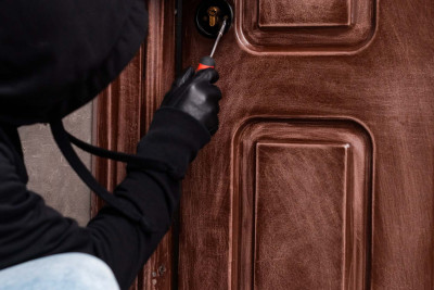 Xətai rayonunda evdən pul, qızıl-zinət əşyaları oğurlayan şəxs tutulub