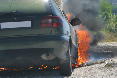 Binəqədi rayonunda “Opel” yanıb