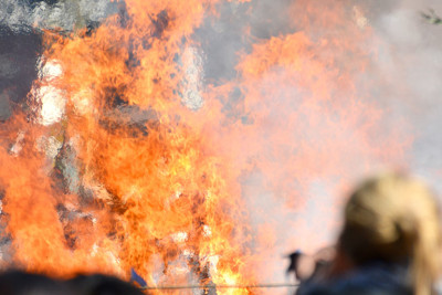 Xəzər: Mərdəkan qəsəbəsində tikinti materialları mağazası yanır
