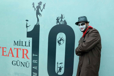 10 Mart - Milli Teatr Günü münasibətilə “İçərişəhər” metro stansiyasında fləş-mob keçirilib