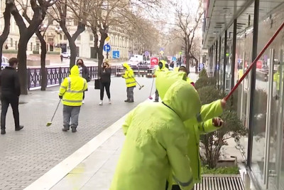 Bakıda Novruz bayramına hazırlıq işləri görülür