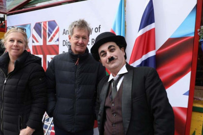 Fəvvarələr meydanında Böyük Britaniyanın Azərbaycandakı səfirliyinin təşkilatçılığı ilə yarmarka keçirilir