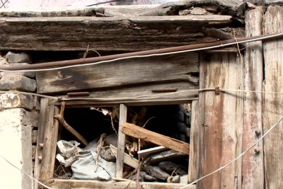 Nərimanov rayonunda qəzalı vəziyyətdə olan 130 illik bina