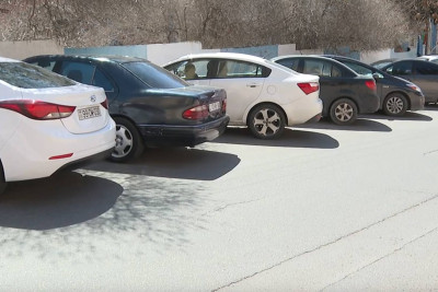 Bakıda piyada səkiləri avtomobillərin sürücüləri tərəfindən zəbt olunur