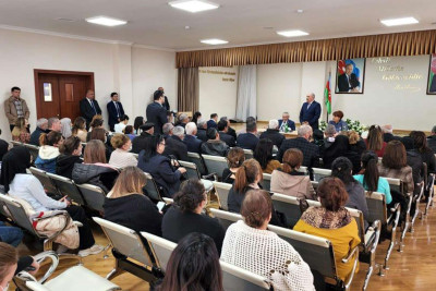 Suraxanı rayonunda icra başçısı sakinləri qəbul edib