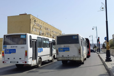Lökbatan qəsəbəsində bir svetofor var, ona da məhəl qoyan yoxdur