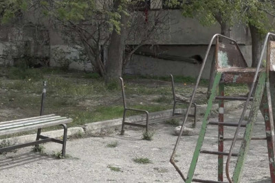 Suraxanı rayonunda baxımsız qalan binanın problemləri