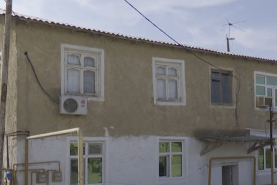 Qaradağ: Qızıldaş qəsəbəsində yaşayış binası qəzalı vəziyyətdədir