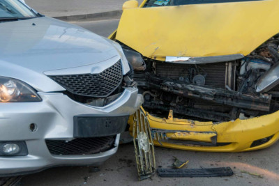 Bakıda 2 nəfər yol qəzasında xəsarət alıb