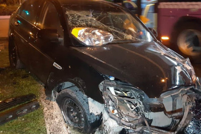 Nərimanov rayonunda avtomobil işıqforun qırmızı işığından keçərək qəza törədib