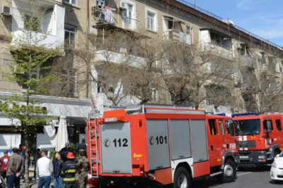 Bakıda yemək qazanı yanar qazın üzərində unudulub: ev tüstülənib