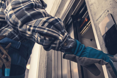 İçərişəhərdə restoranda lift qırılıb: xəsarət alanlar var