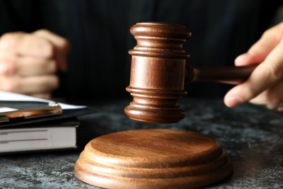 Bakıda dələduzluqda ittiham olunan şirkət rəhbərinin məhkəməsi başlayır